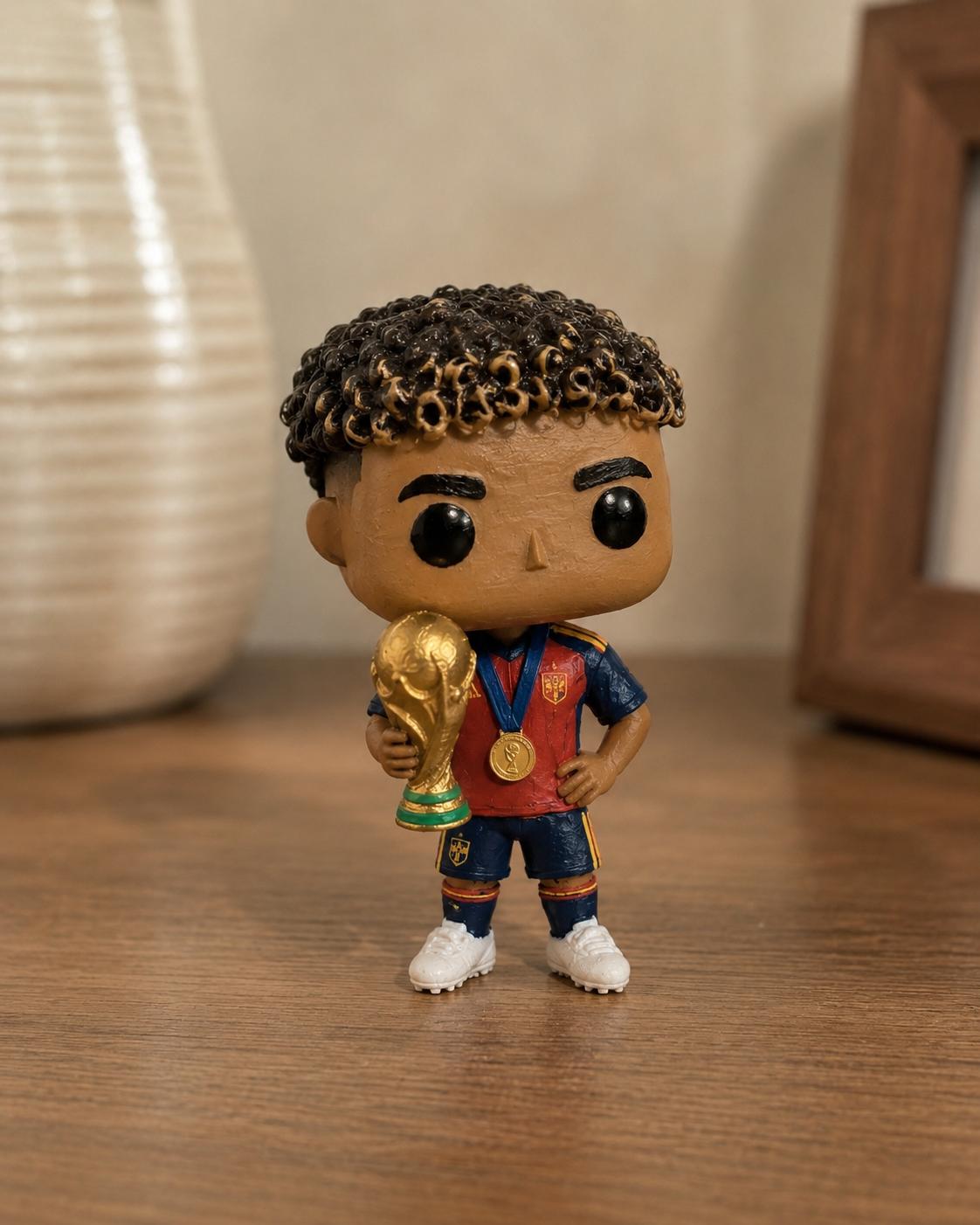 Figura 3D personalizada de futbolista con trofeo
