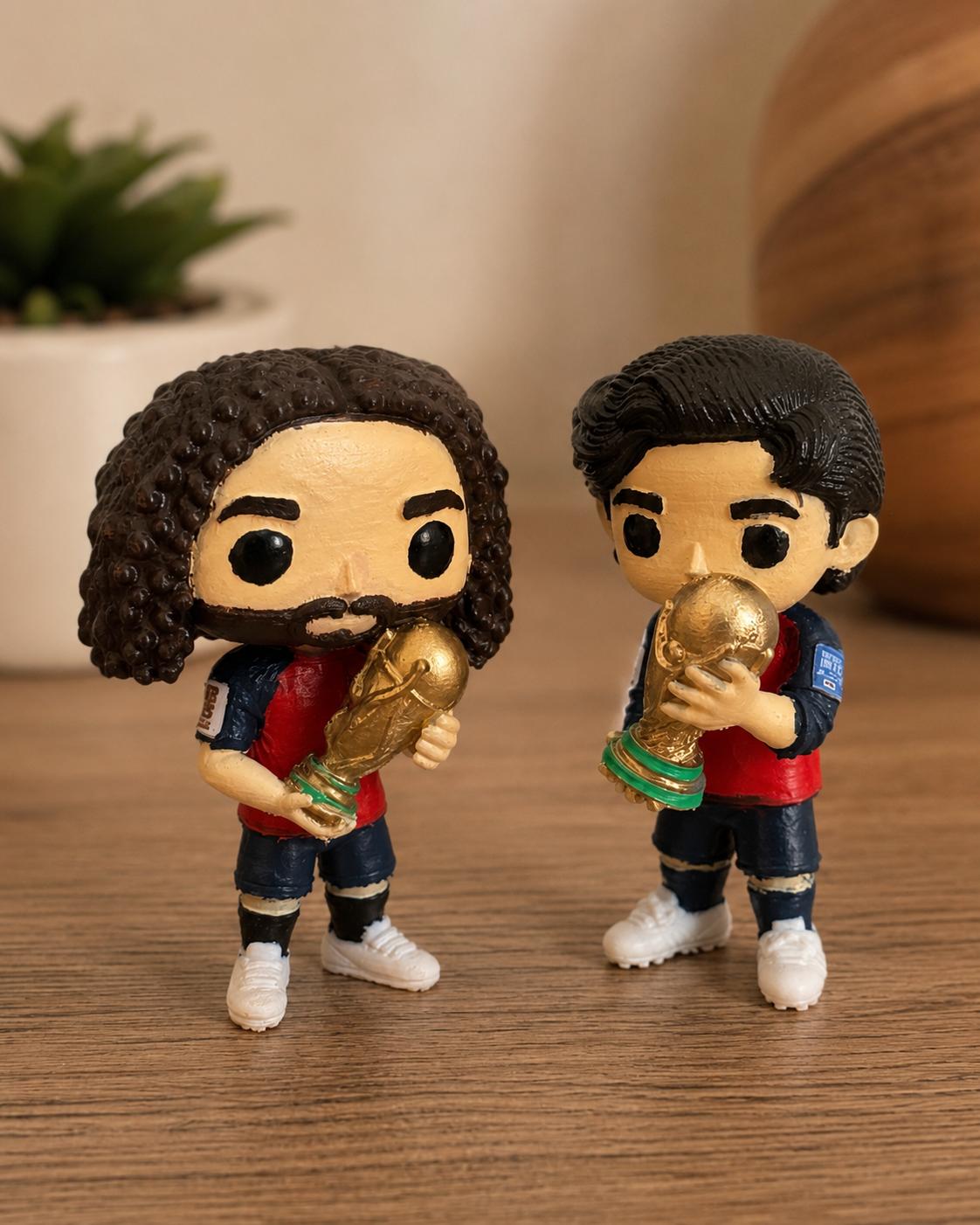 Dos figuras 3D personalizadas con trofeos